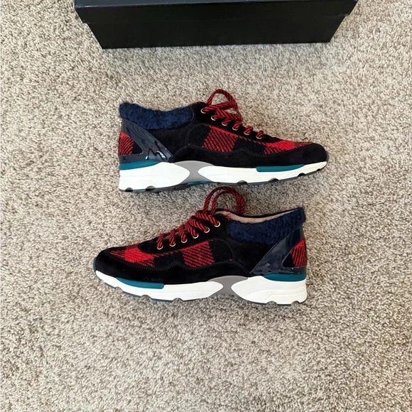 NIB Chanel Tweed Calfskin and Suede Houndstooth Sneakers Size 36.5 - Picture 5 of 8